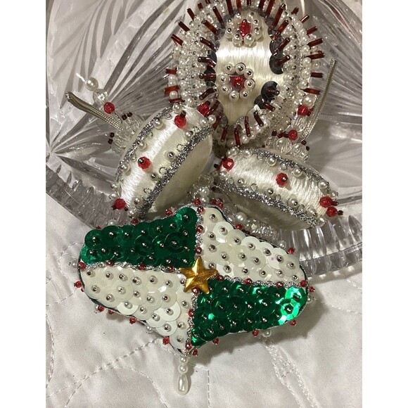 Sequin Beaded Push Pin 4 Christmas Ornaments Beautiful Red Silver & Green Balls - Picture 2 of 16